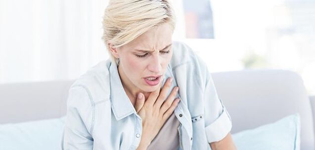 Cu pleurezie, boli de inimă și nevralgie intercostală, durerea sub omoplatul stâng poate fi însoțită de dificultăți grave de respirație. 